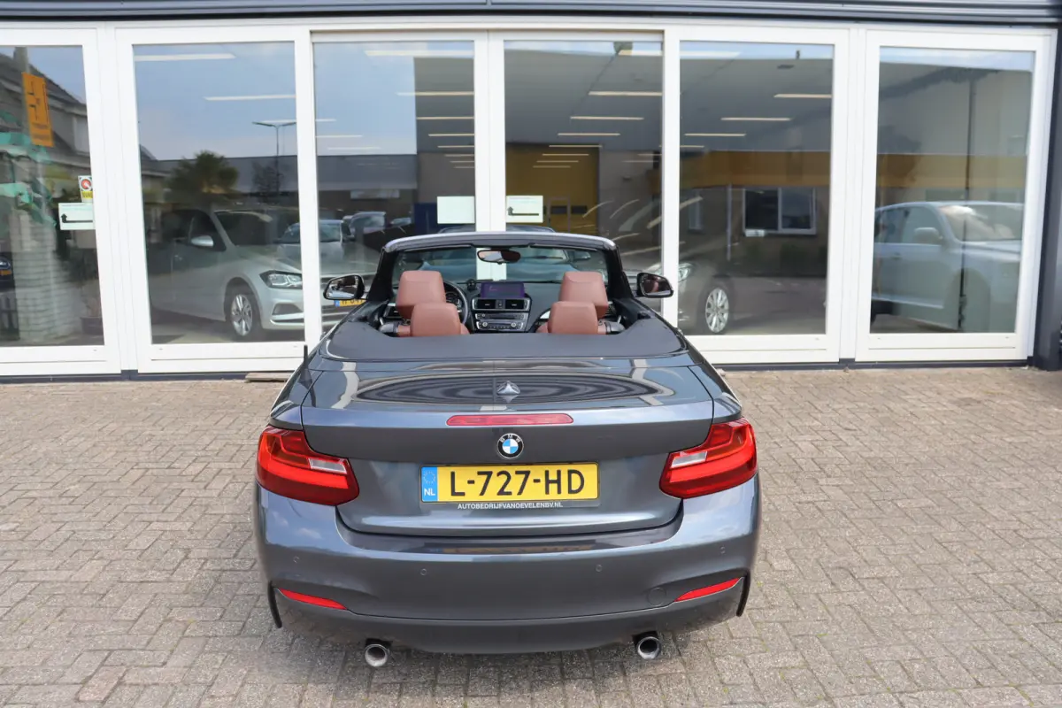 M235i xDrive Centennial High Executive, Cruise Control, Airco, Apple Carplay, Camera, Navigatie, Prijs Is Rijklaar Inclusief 6 Maanden Garantie
