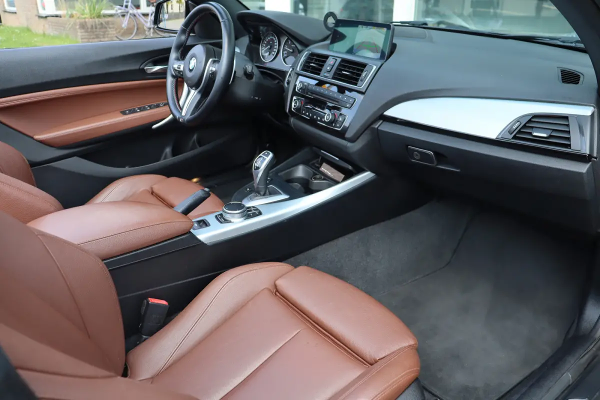 M235i xDrive Centennial High Executive, Cruise Control, Airco, Apple Carplay, Camera, Navigatie, Prijs Is Rijklaar Inclusief 6 Maanden Garantie