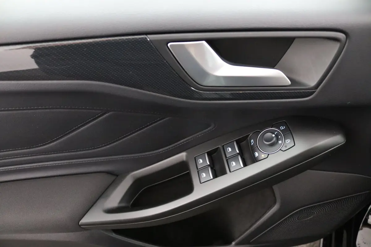1.0 EcoBoost Hybrid ST Line | Automaat | Groot Navigatie | Winterpack | CarPlay/Android Auto | LED | DAB