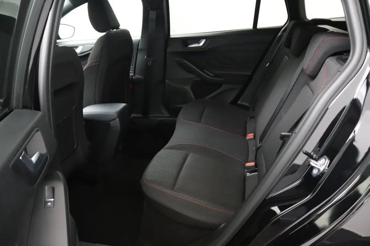 1.0 EcoBoost Hybrid ST Line | Automaat | Groot Navigatie | Winterpack | CarPlay/Android Auto | LED | DAB