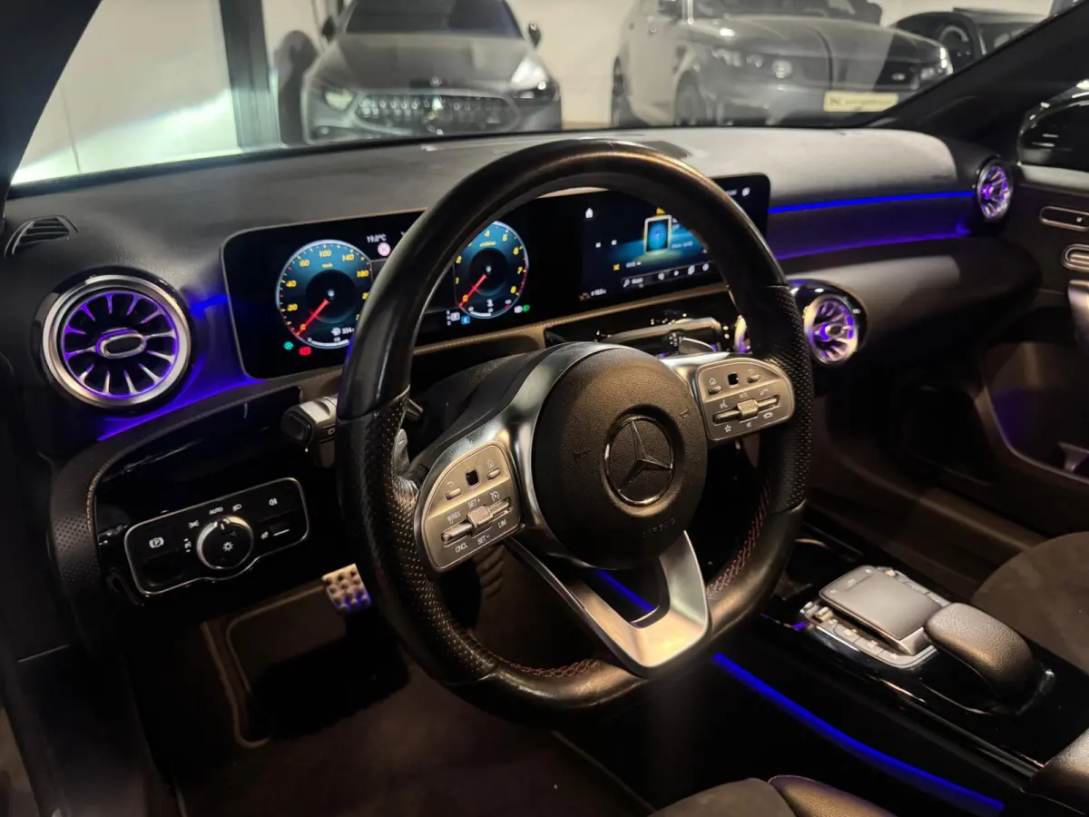 180 Premium Plus AMG PANO KEYLESS CAM