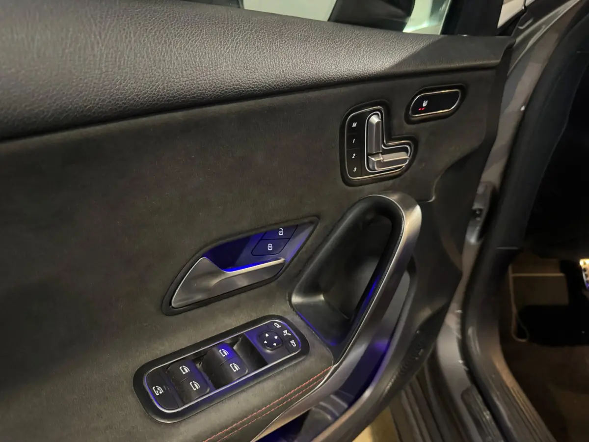 180 Premium Plus AMG PANO KEYLESS CAM