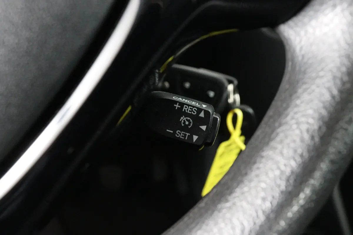 1.0 VVT-i x-fun | Eerste Eigenaar | Bluetooth | Airco | Stuurwielbediening |