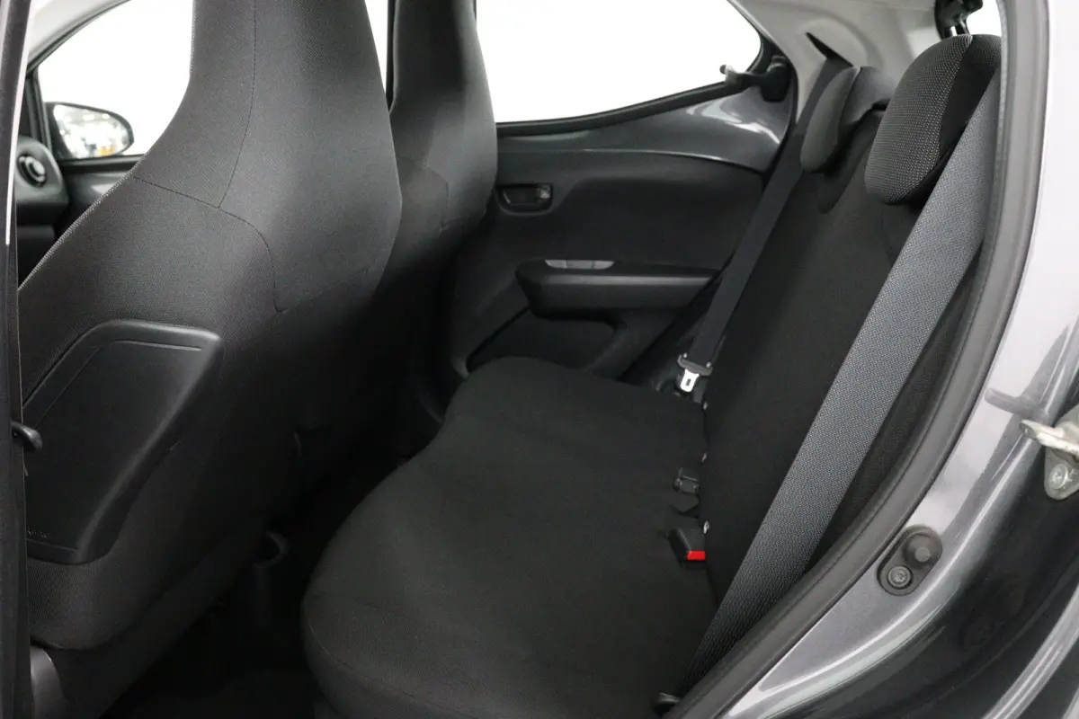 1.0 VVT-i x-fun | Eerste Eigenaar | Bluetooth | Airco | Stuurwielbediening |