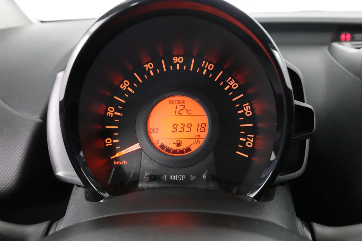 1.0 VVT-i x-fun | Eerste Eigenaar | Bluetooth | Airco | Stuurwielbediening |