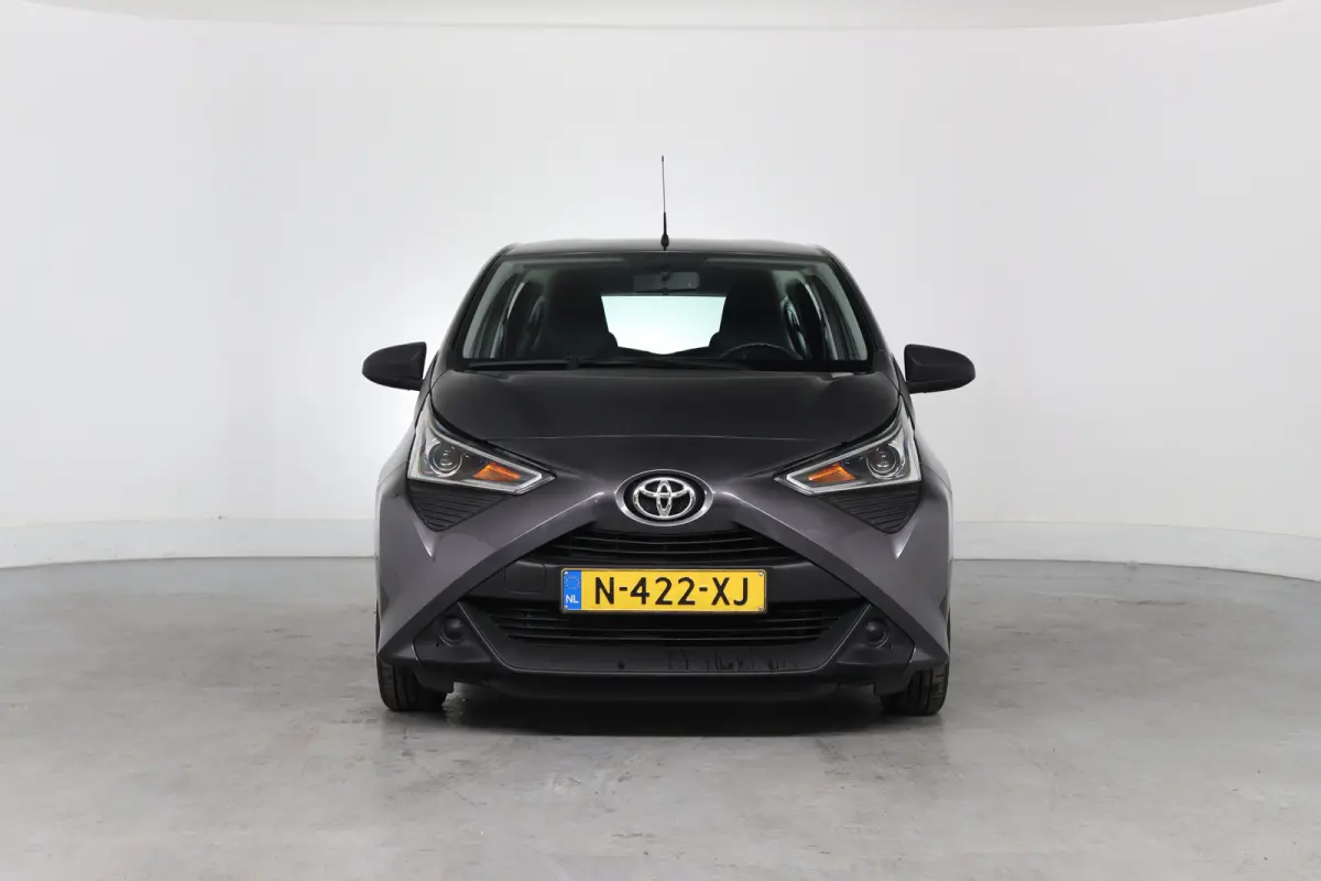 1.0 VVT-i x-fun | Eerste Eigenaar | Bluetooth | Airco | Stuurwielbediening |