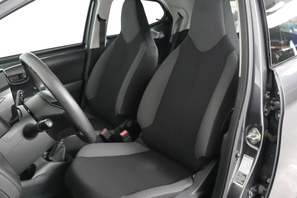 1.0 VVT-i x-fun | Eerste Eigenaar | Bluetooth | Airco | Stuurwielbediening |