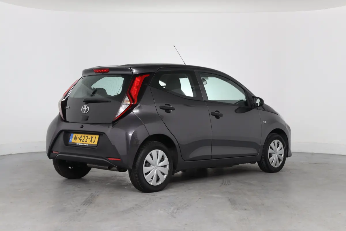 1.0 VVT-i x-fun | Eerste Eigenaar | Bluetooth | Airco | Stuurwielbediening |