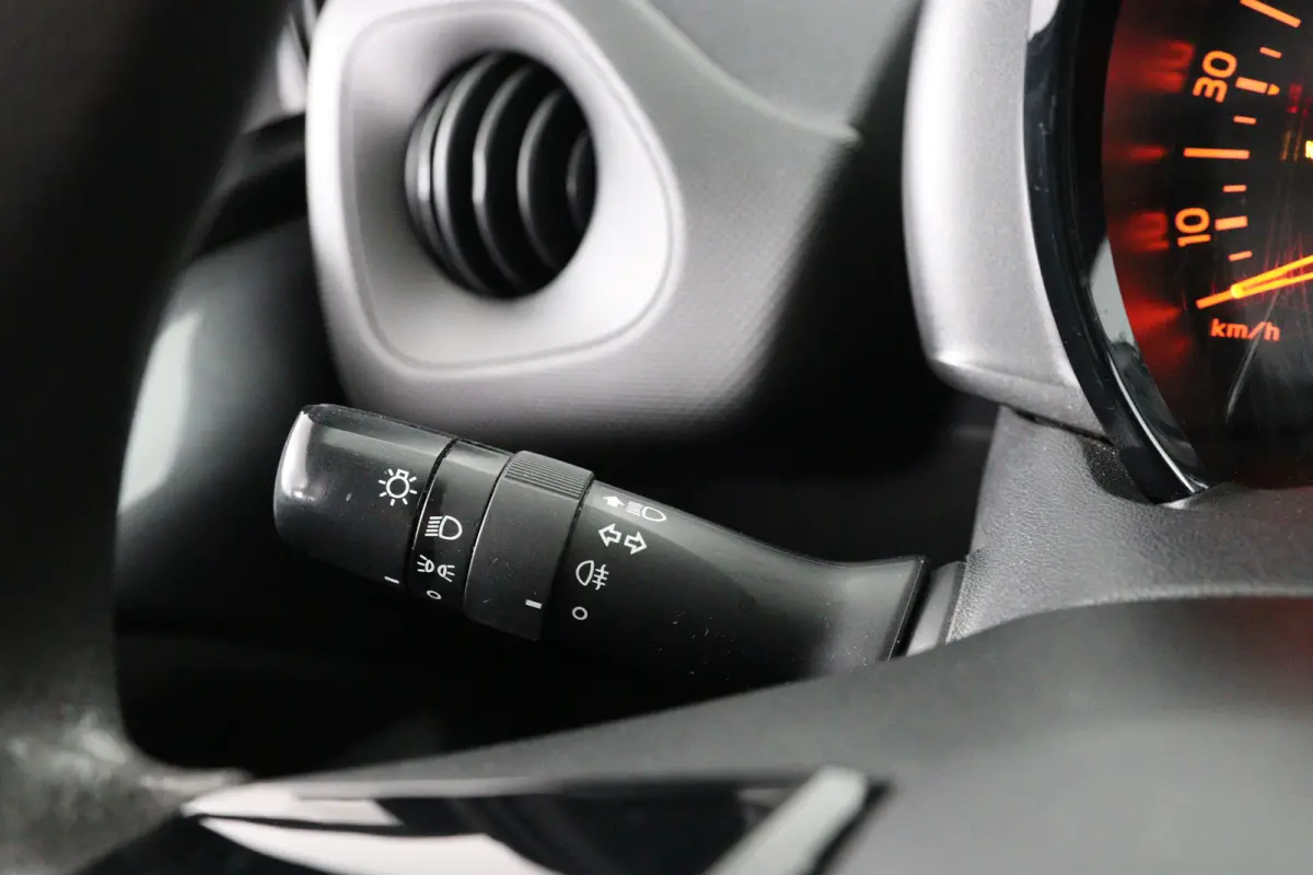 1.0 VVT-i x-fun | Eerste Eigenaar | Bluetooth | Airco | Stuurwielbediening |