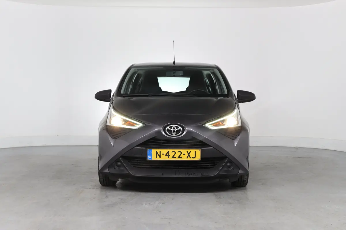1.0 VVT-i x-fun | Eerste Eigenaar | Bluetooth | Airco | Stuurwielbediening |