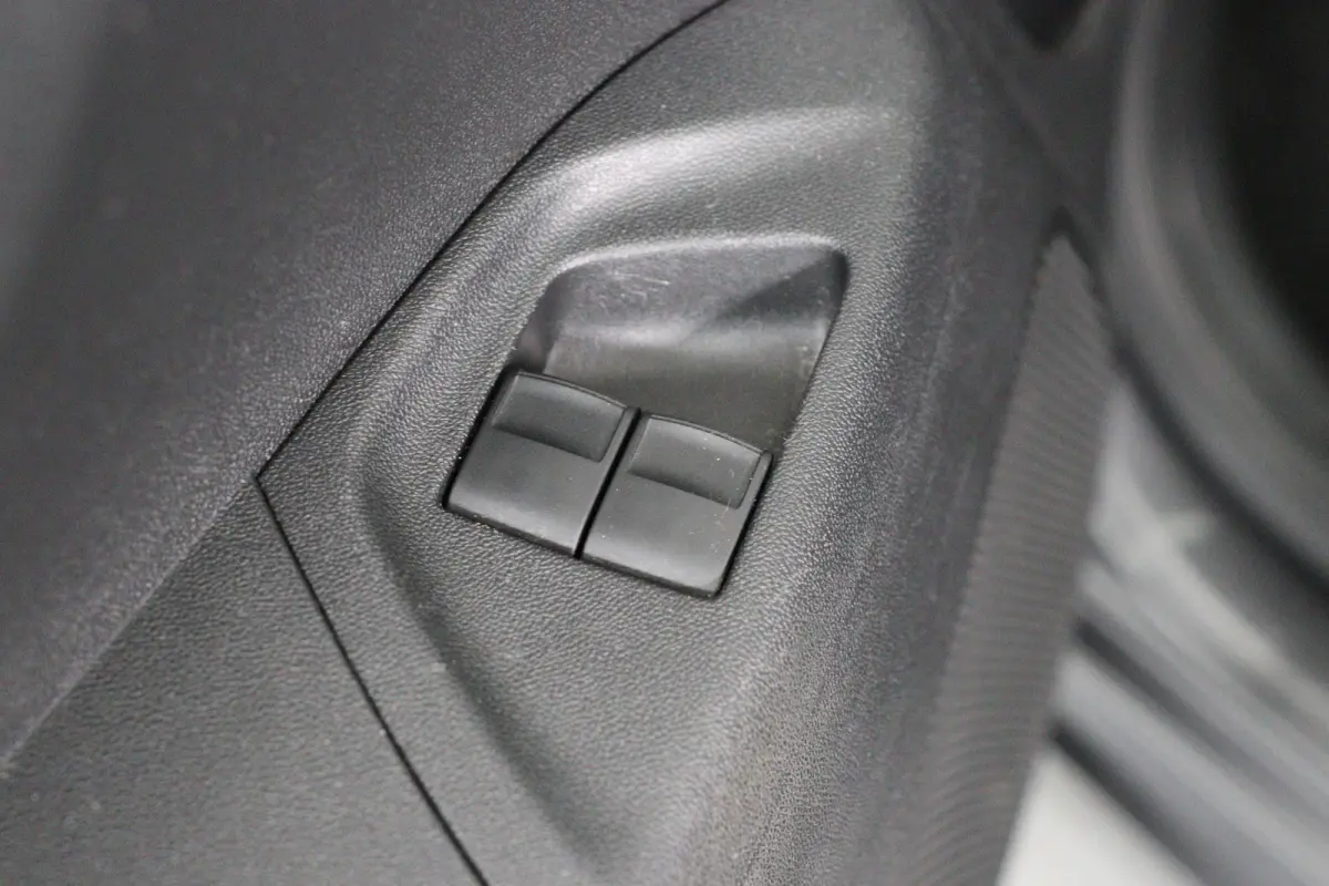 1.0 VVT-i x-fun | Eerste Eigenaar | Bluetooth | Airco | Stuurwielbediening |