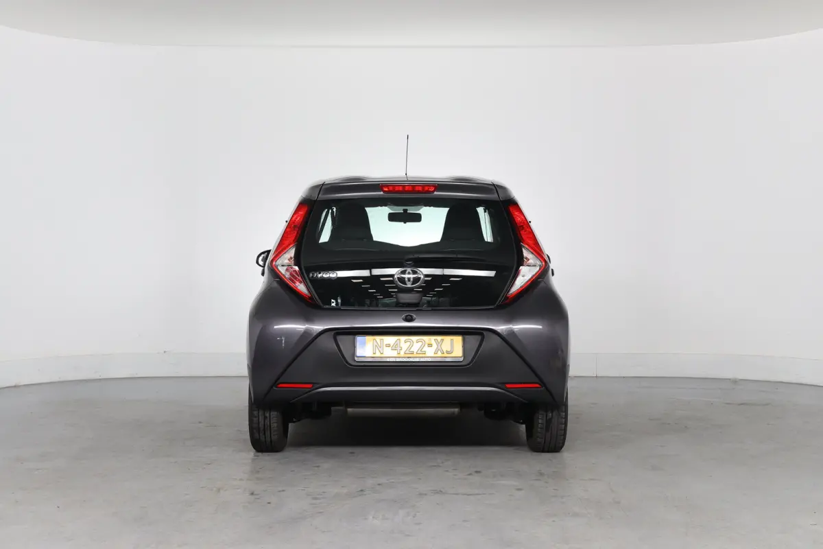 1.0 VVT-i x-fun | Eerste Eigenaar | Bluetooth | Airco | Stuurwielbediening |