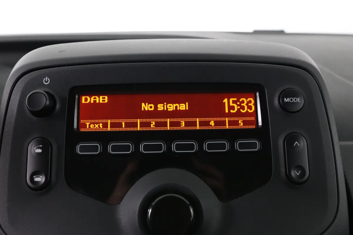 1.0 VVT-i x-fun | Eerste Eigenaar | Bluetooth | Airco | Stuurwielbediening |