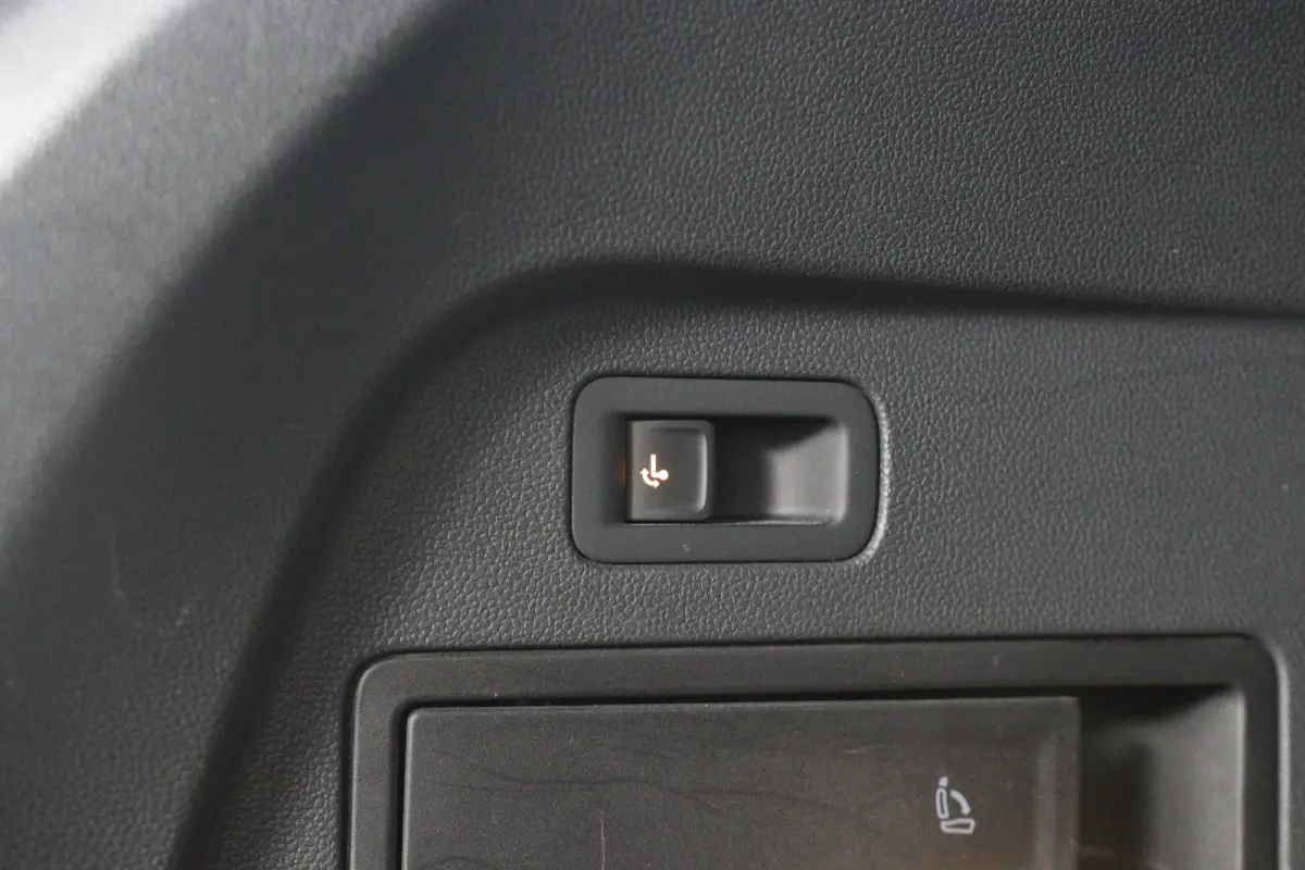 1.5 TSI Comfortline Business 7-persoons | Eerste Eigenaar | Trekhaak Elektrisch | Elektrische Kofferklep | Adaptieve Cruise Control | Navigatie | Apple Carplay & Android Auto | Climate Contr