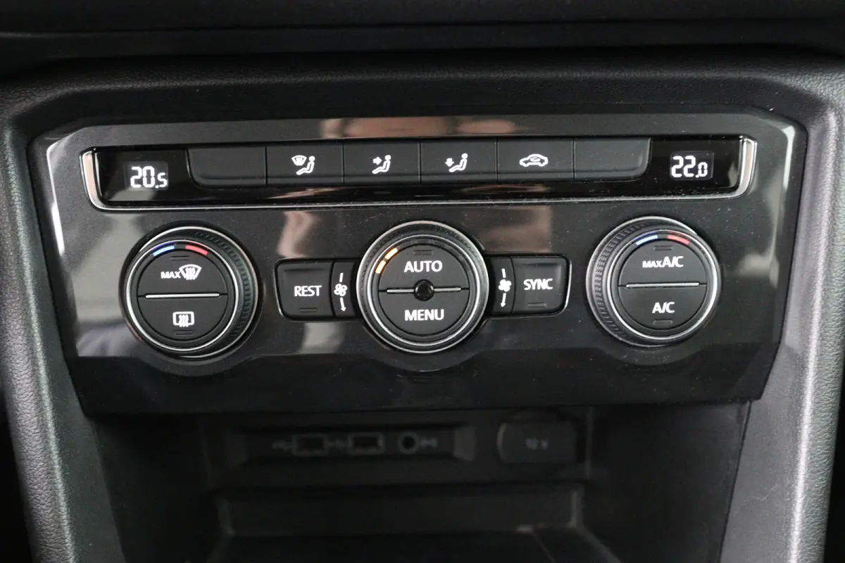 1.5 TSI Comfortline Business 7-persoons | Eerste Eigenaar | Trekhaak Elektrisch | Elektrische Kofferklep | Adaptieve Cruise Control | Navigatie | Apple Carplay & Android Auto | Climate Contr