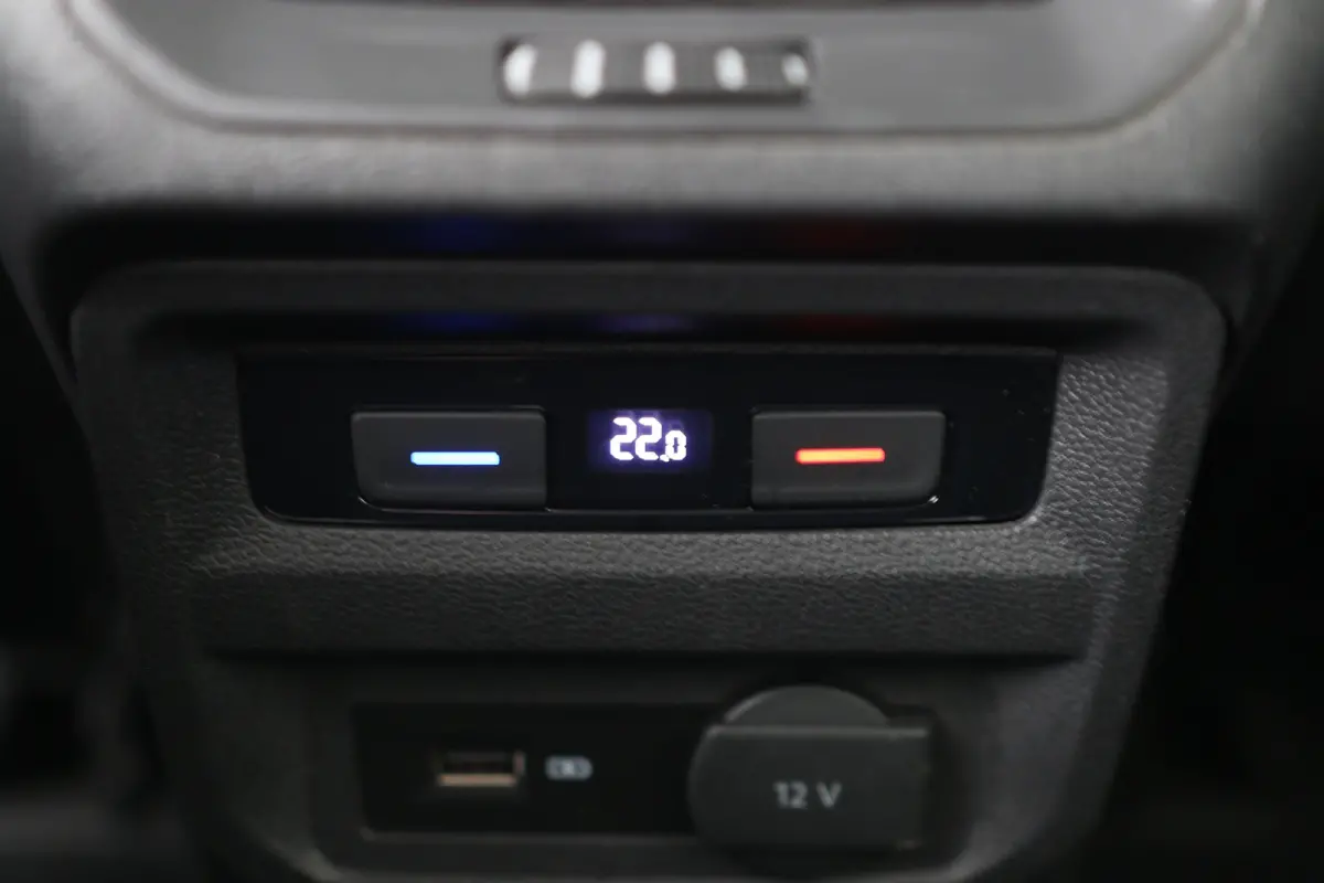 1.5 TSI Comfortline Business 7-persoons | Eerste Eigenaar | Trekhaak Elektrisch | Elektrische Kofferklep | Adaptieve Cruise Control | Navigatie | Apple Carplay & Android Auto | Climate Contr