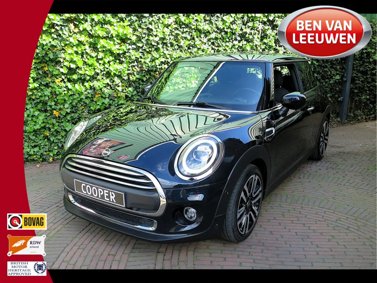 1.5 One Pepper F56 LCI met LED, Park ass., DAB, Navi en 17"