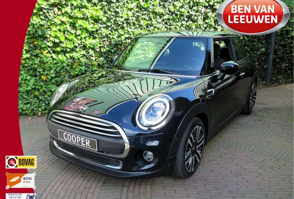 1.5 One Pepper F56 LCI met LED, Park ass., DAB, Navi en 17"