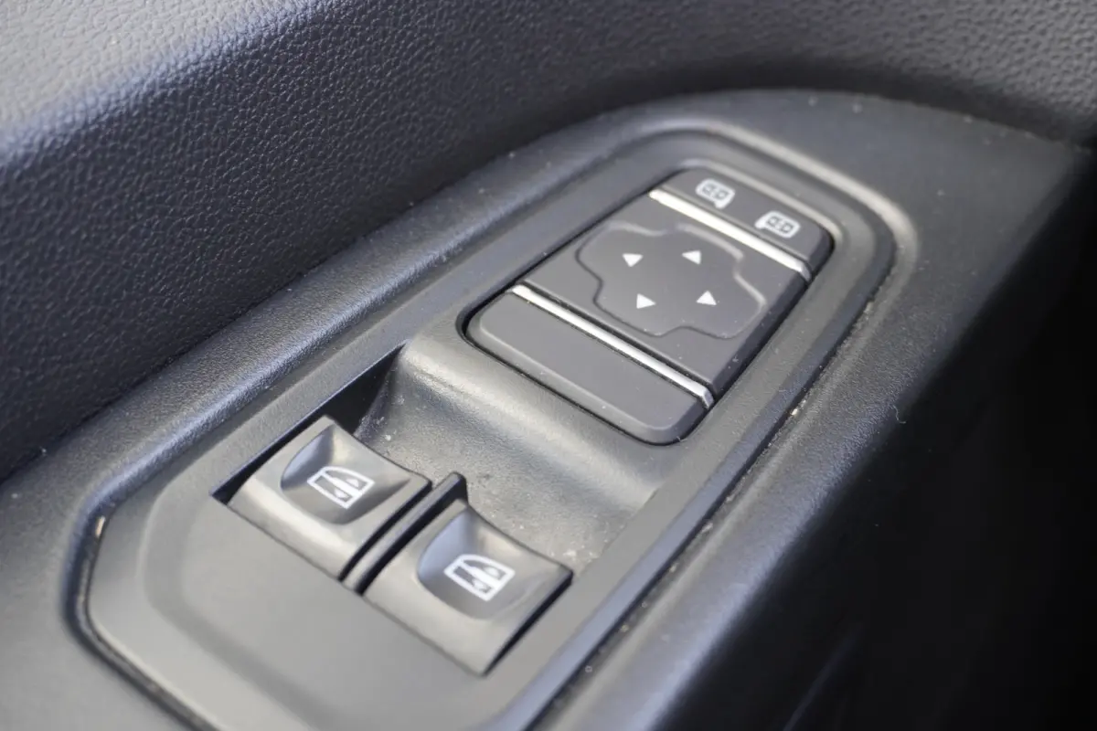 2.0 dCi 130PK EURO 6 - Airco - Navi - Camera - Cruise - €15.900,- Excl.