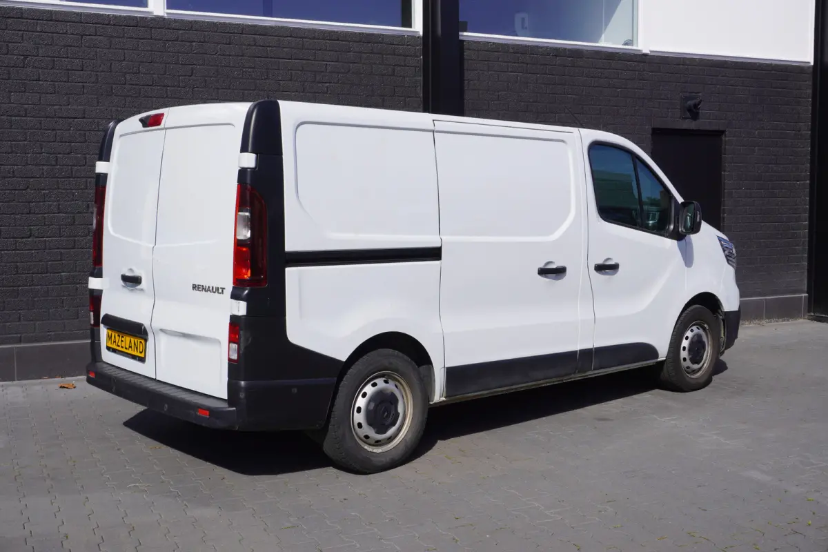 2.0 dCi 130PK EURO 6 - Airco - Navi - Camera - Cruise - €15.900,- Excl.