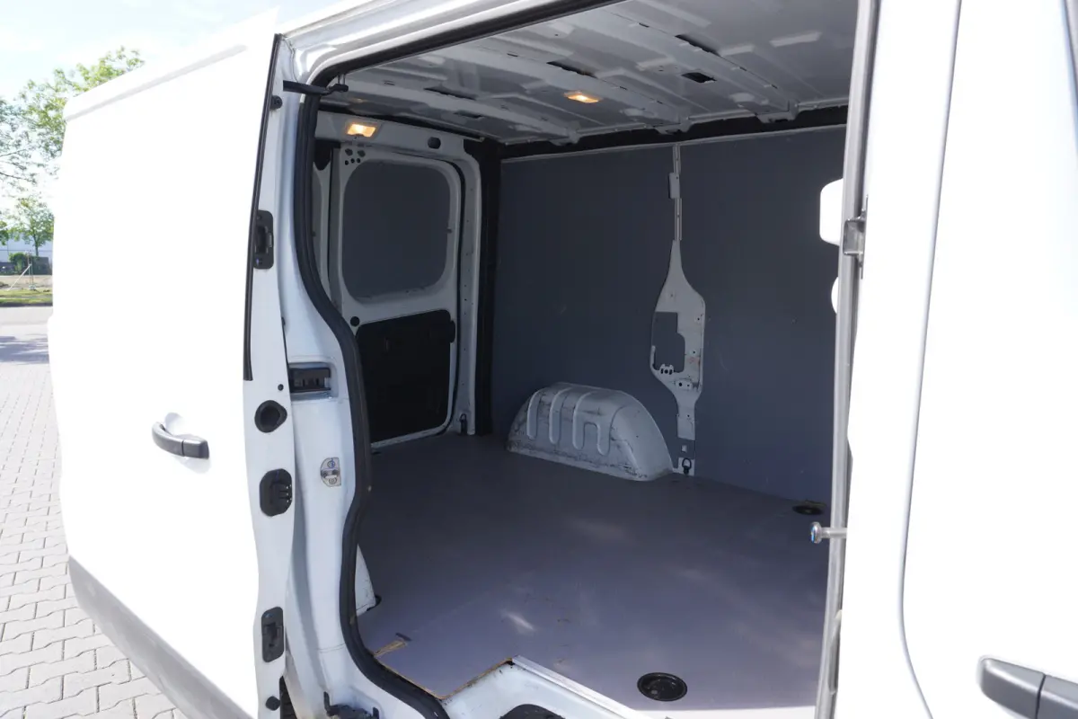 2.0 dCi 130PK EURO 6 - Airco - Navi - Camera - Cruise - €15.900,- Excl.