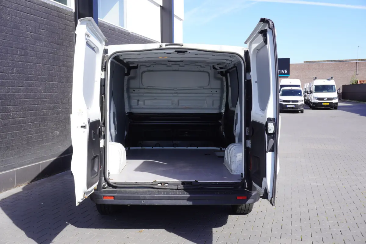 2.0 dCi 130PK EURO 6 - Airco - Navi - Camera - Cruise - €15.900,- Excl.