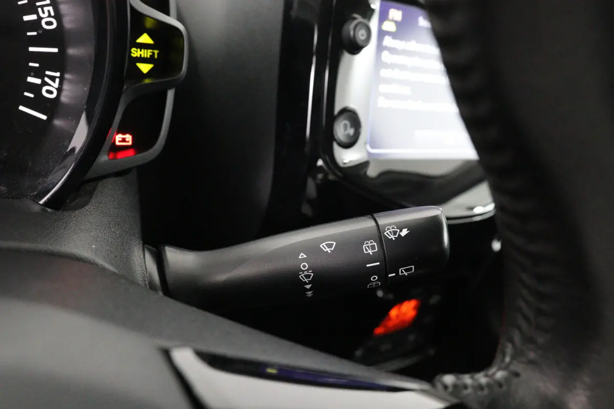 1.0 VTi Shine | Achteruitrij Camera | Apple Carplay & Android Auto | Climate Controle | Bluetooth | Lichtmetalen Velgen |