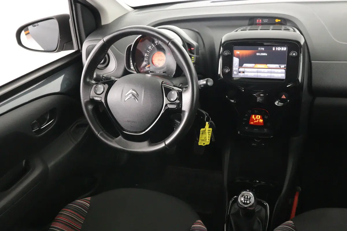 1.0 VTi Shine | Achteruitrij Camera | Apple Carplay & Android Auto | Climate Controle | Bluetooth | Lichtmetalen Velgen |