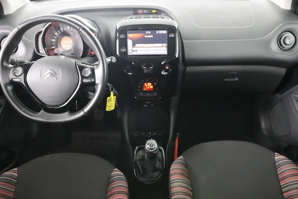 1.0 VTi Shine | Achteruitrij Camera | Apple Carplay & Android Auto | Climate Controle | Bluetooth | Lichtmetalen Velgen |
