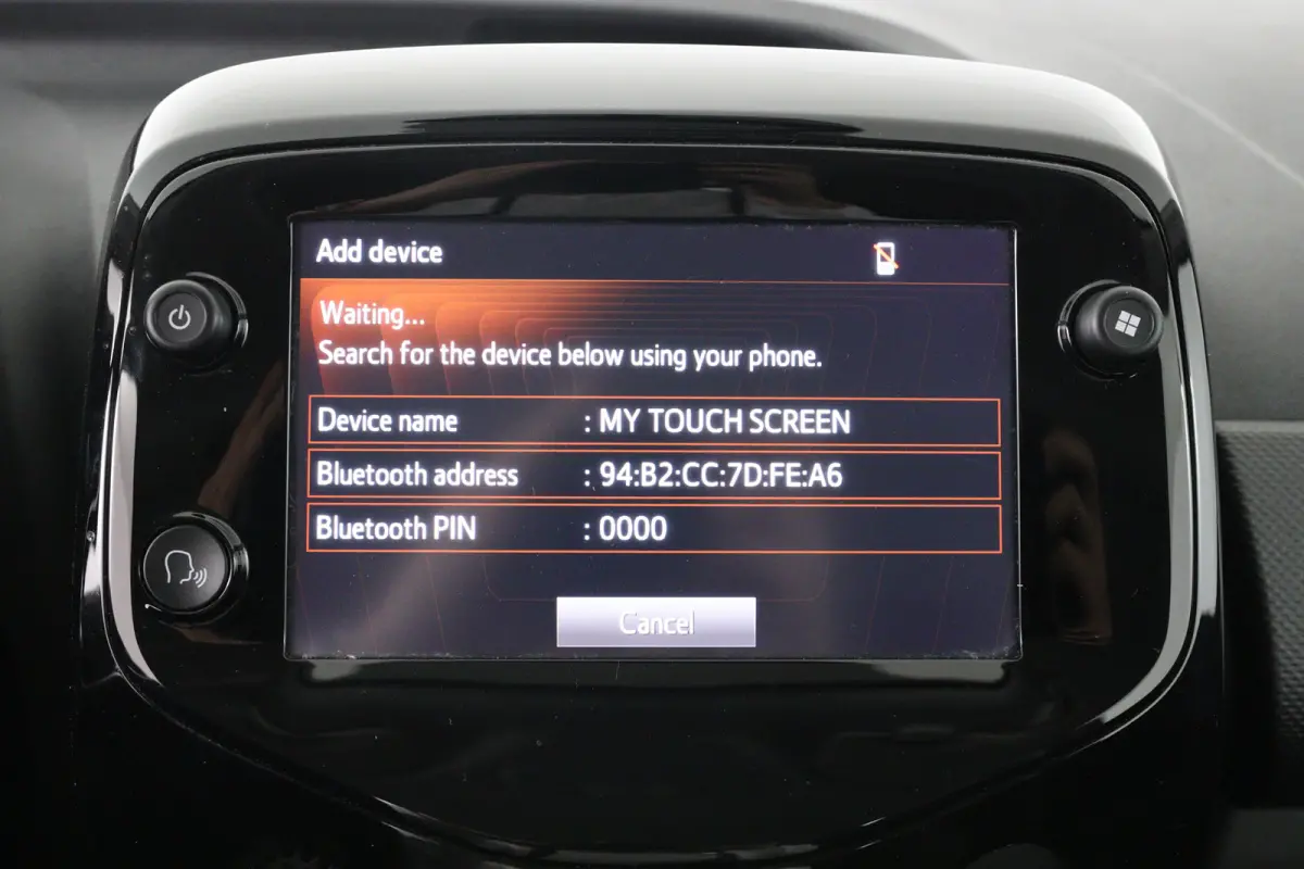 1.0 VTi Shine | Achteruitrij Camera | Apple Carplay & Android Auto | Climate Controle | Bluetooth | Lichtmetalen Velgen |