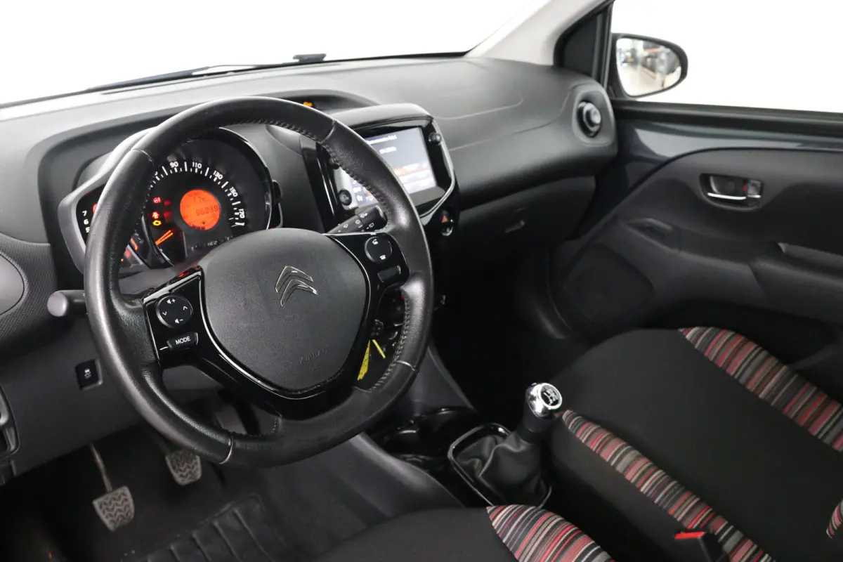 1.0 VTi Shine | Achteruitrij Camera | Apple Carplay & Android Auto | Climate Controle | Bluetooth | Lichtmetalen Velgen |