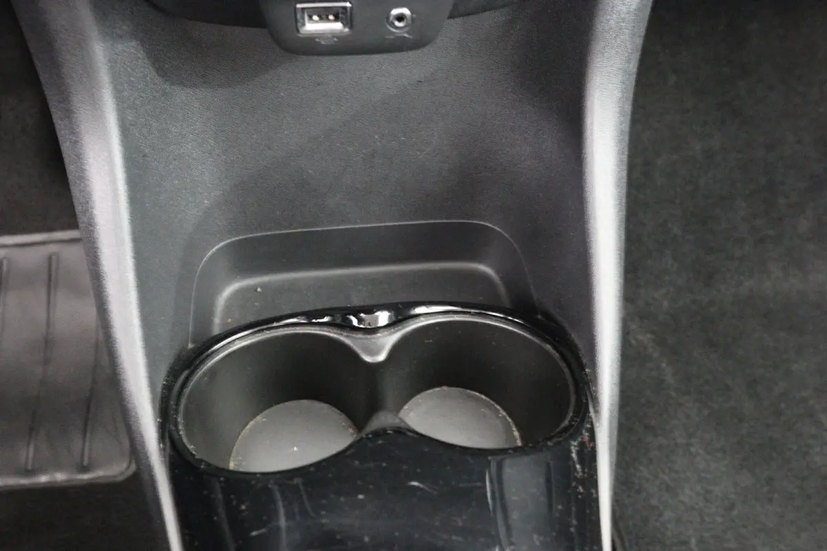 1.0 VTi Shine | Achteruitrij Camera | Apple Carplay & Android Auto | Climate Controle | Bluetooth | Lichtmetalen Velgen |