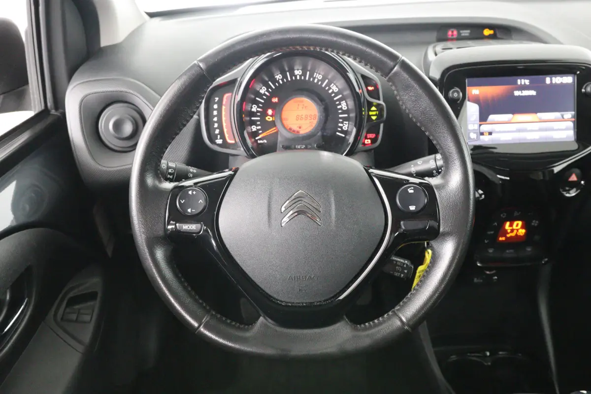 1.0 VTi Shine | Achteruitrij Camera | Apple Carplay & Android Auto | Climate Controle | Bluetooth | Lichtmetalen Velgen |