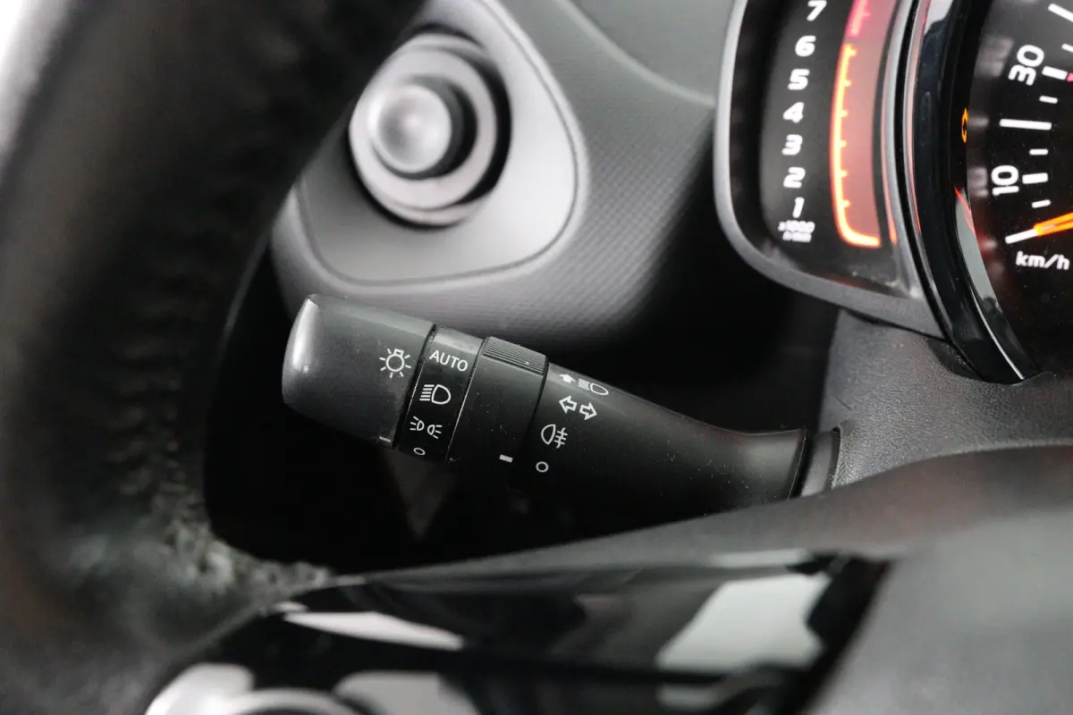 1.0 VTi Shine | Achteruitrij Camera | Apple Carplay & Android Auto | Climate Controle | Bluetooth | Lichtmetalen Velgen |