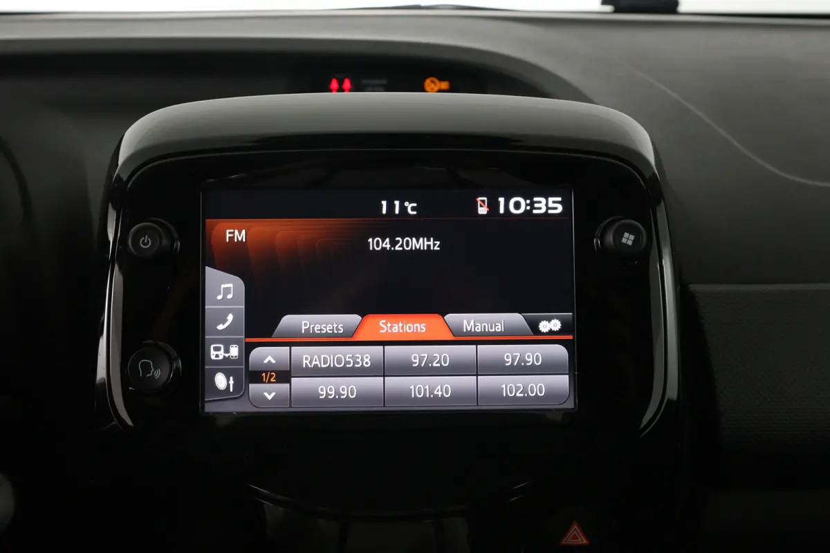 1.0 VTi Shine | Achteruitrij Camera | Apple Carplay & Android Auto | Climate Controle | Bluetooth | Lichtmetalen Velgen |