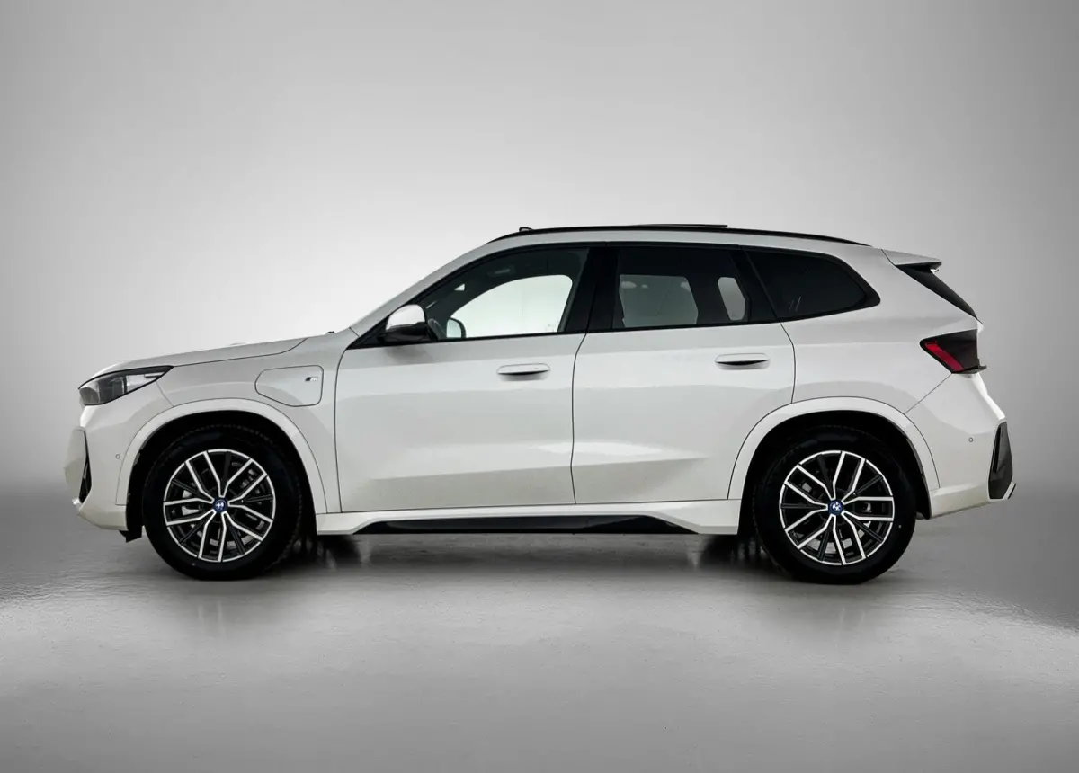 xDrive25e | M-SPORT | PANORAMADAK | LEER | 360 CAMERA | STOELVERWARMING | HEAD-UP