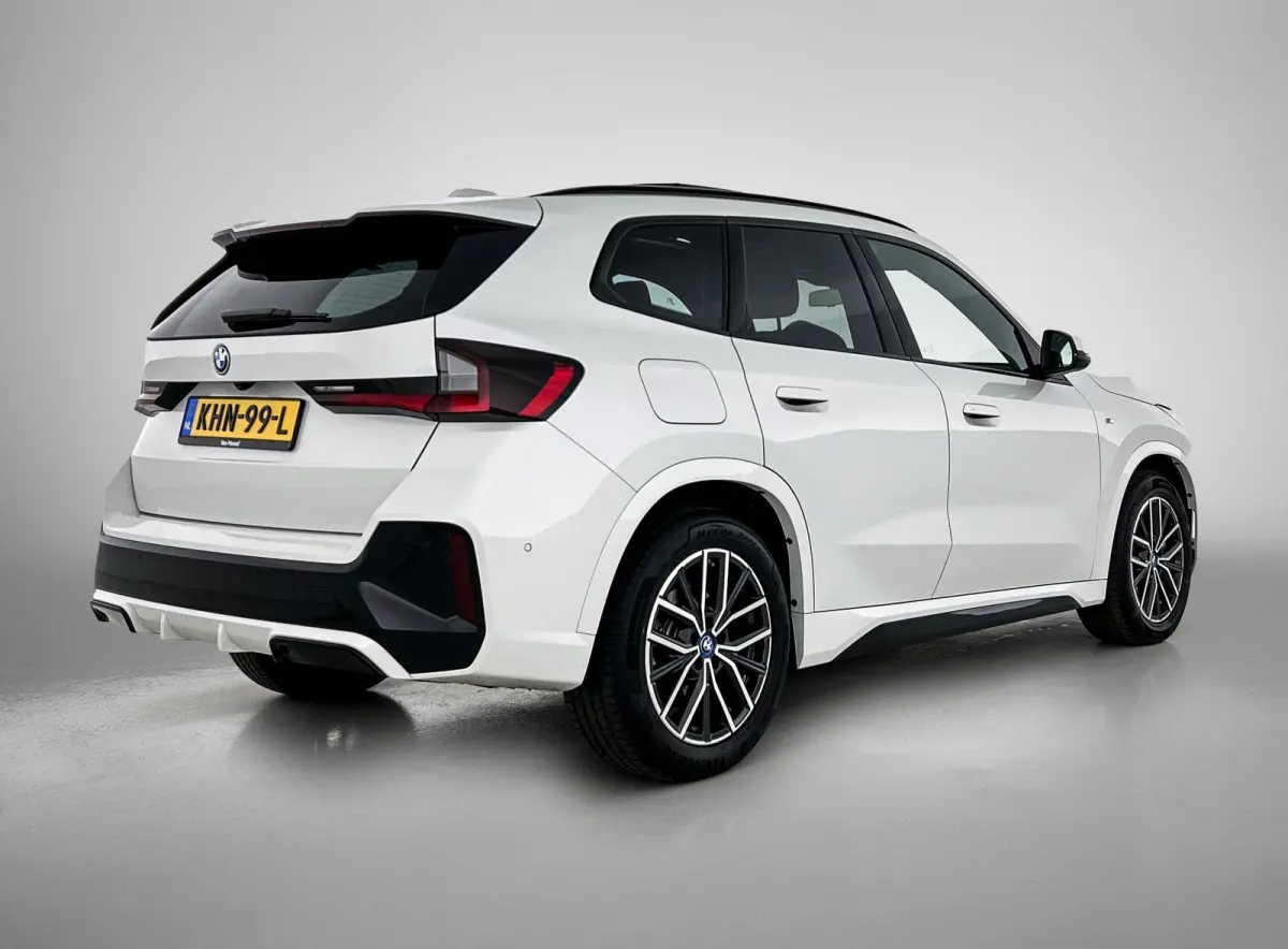 xDrive25e | M-SPORT | PANORAMADAK | LEER | 360 CAMERA | STOELVERWARMING | HEAD-UP