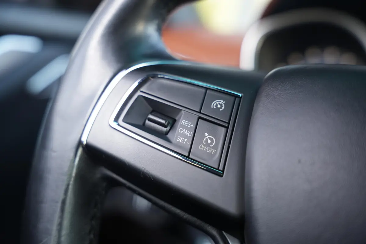 3.0 V6 D Luxe Leder Stoelvent. Navi Memory Metallic Camera 20”LM
