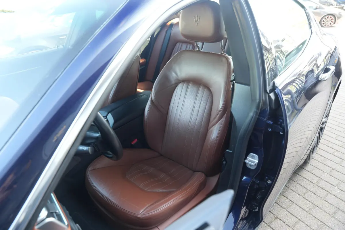 3.0 V6 D Luxe Leder Stoelvent. Navi Memory Metallic Camera 20”LM