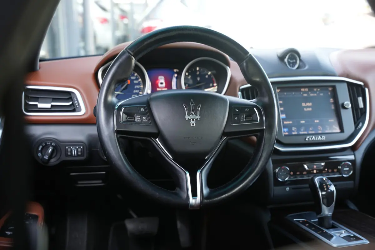 3.0 V6 D Luxe Leder Stoelvent. Navi Memory Metallic Camera 20”LM