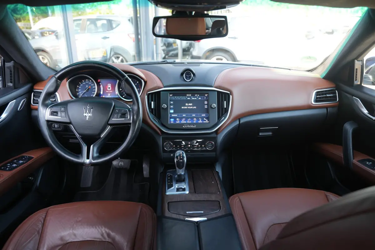 3.0 V6 D Luxe Leder Stoelvent. Navi Memory Metallic Camera 20”LM