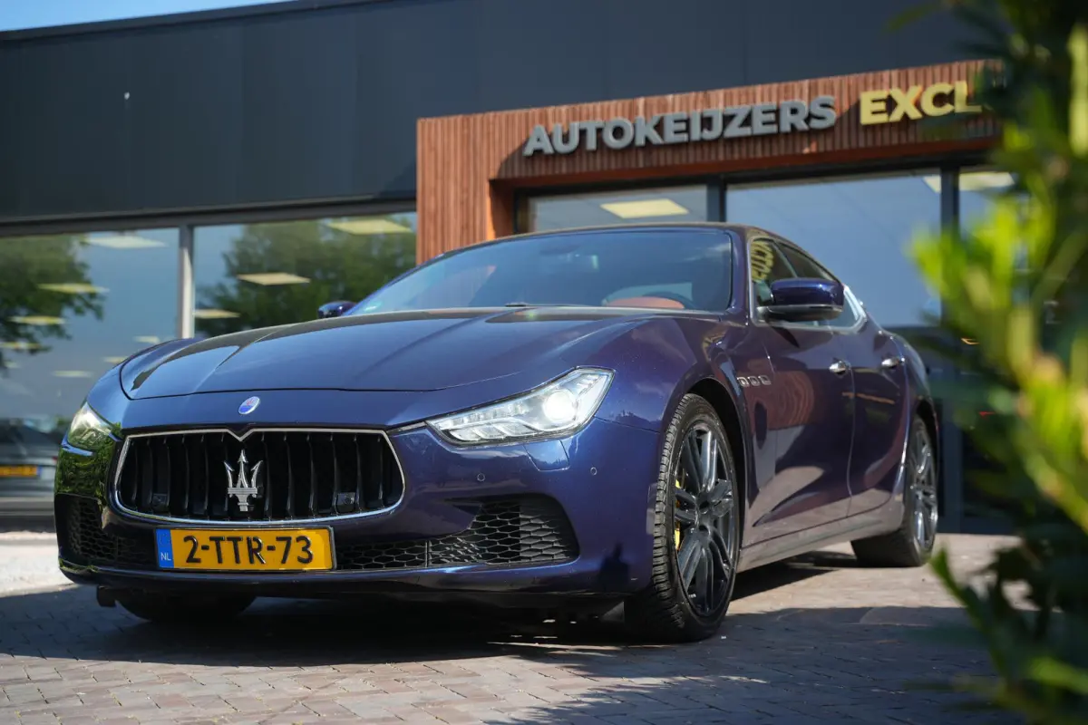 3.0 V6 D Luxe Leder Stoelvent. Navi Memory Metallic Camera 20”LM