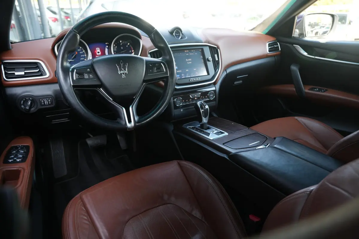 3.0 V6 D Luxe Leder Stoelvent. Navi Memory Metallic Camera 20”LM
