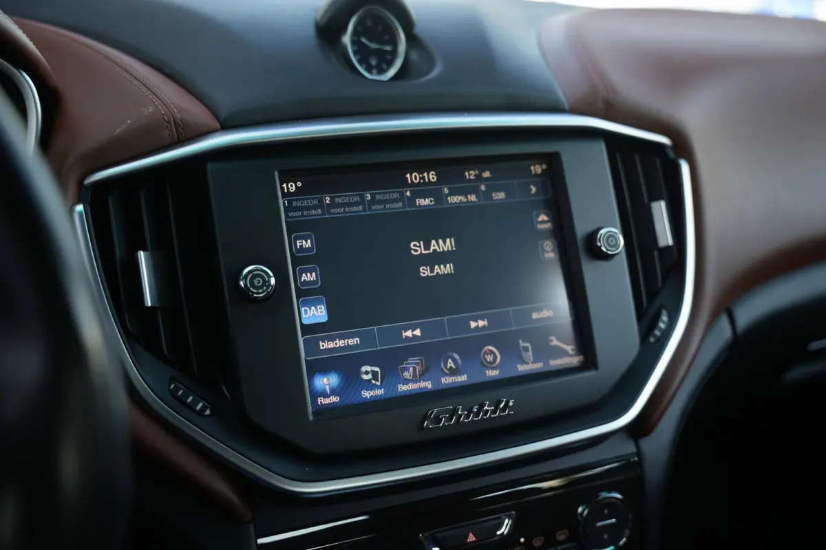 3.0 V6 D Luxe Leder Stoelvent. Navi Memory Metallic Camera 20”LM