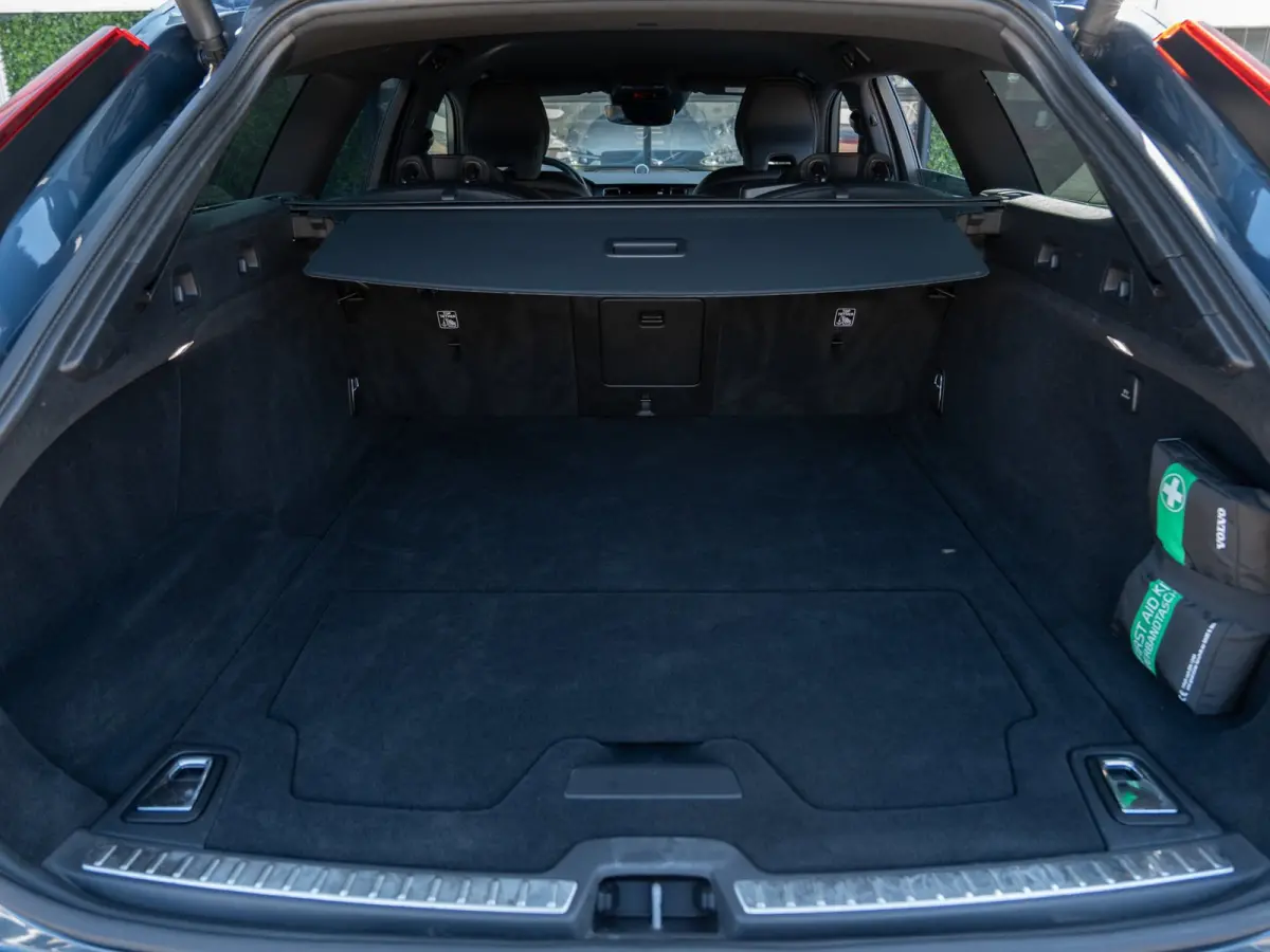 2.0 T8 AWD R-Design | Bowers&Wilkins Sound |