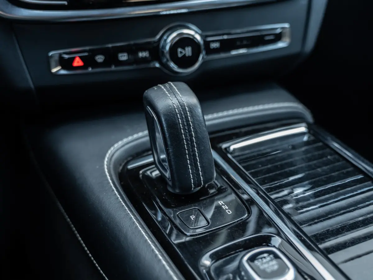 2.0 T8 AWD R-Design | Bowers&Wilkins Sound |