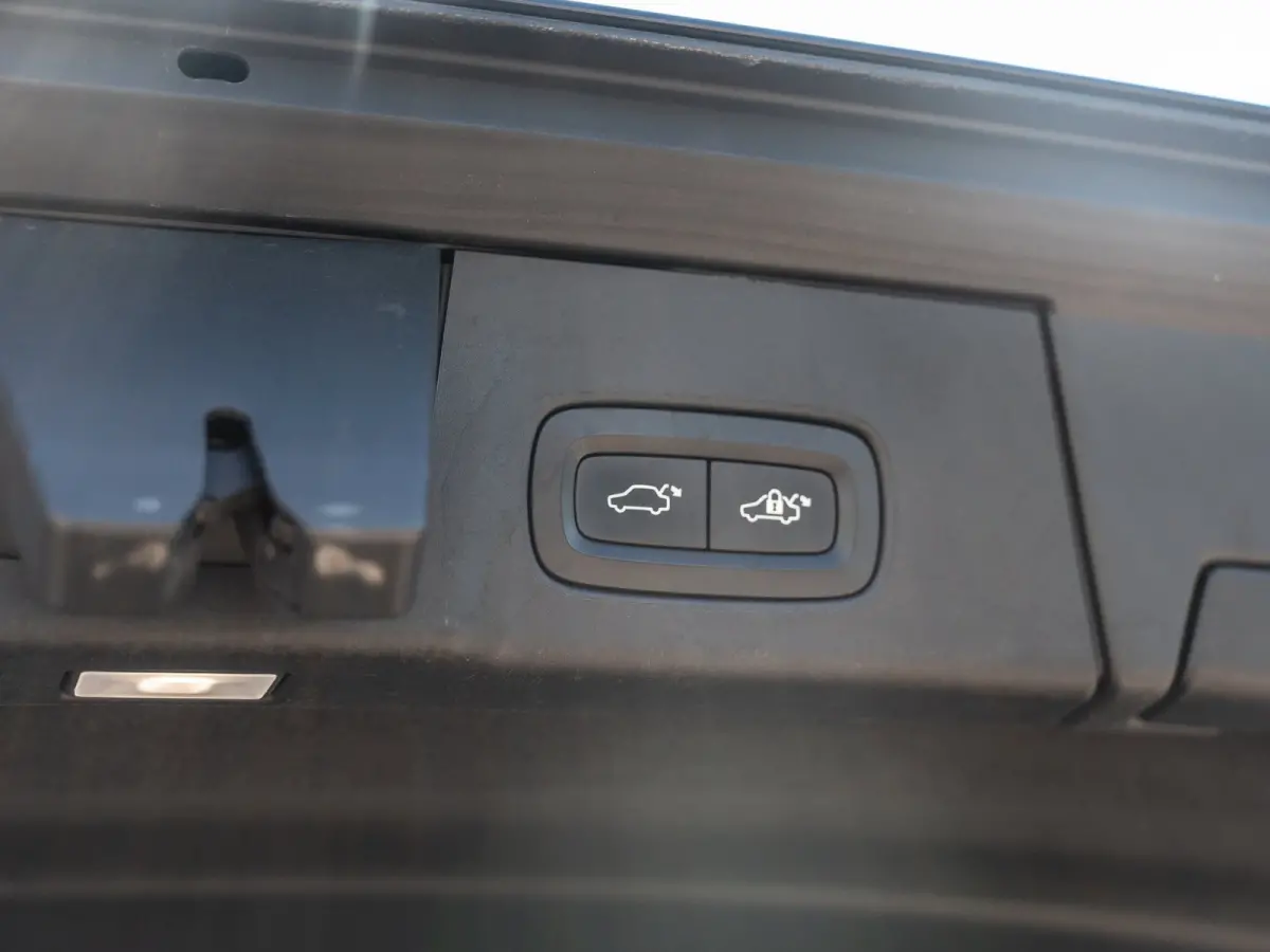 2.0 T8 AWD R-Design | Bowers&Wilkins Sound |