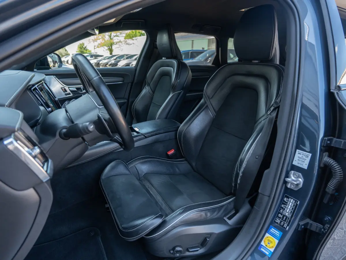 2.0 T8 AWD R-Design | Bowers&Wilkins Sound |