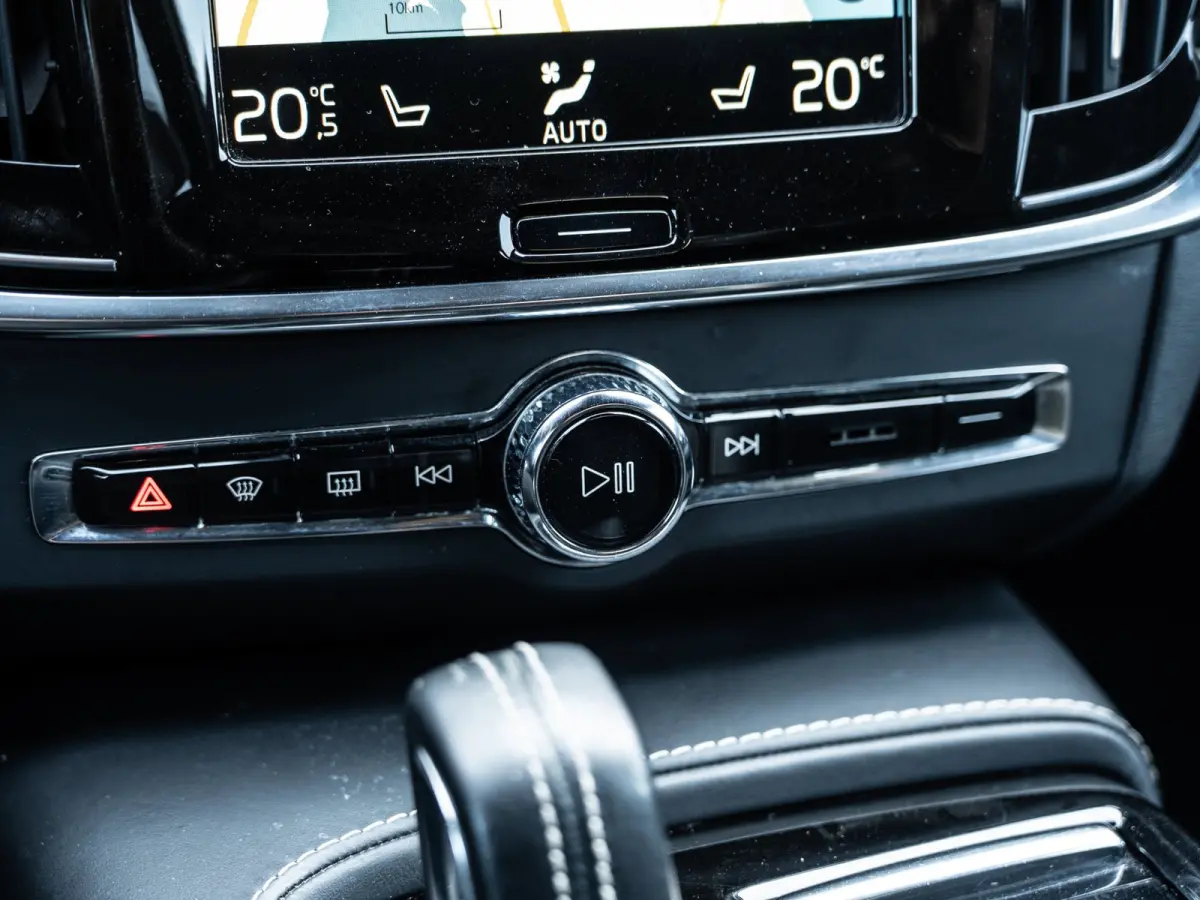 2.0 T8 AWD R-Design | Bowers&Wilkins Sound |