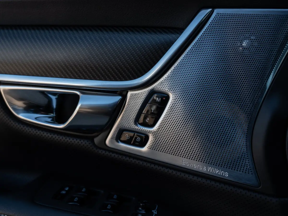 2.0 T8 AWD R-Design | Bowers&Wilkins Sound |